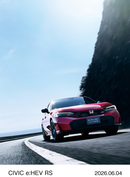 ホンダ シビック e:HEV RS（プレミアムクリスタルレッド・メタリック）のフロント走行イメージ。専用サスペンションを備えた2026年マイナーチェンジモデルの公式画像