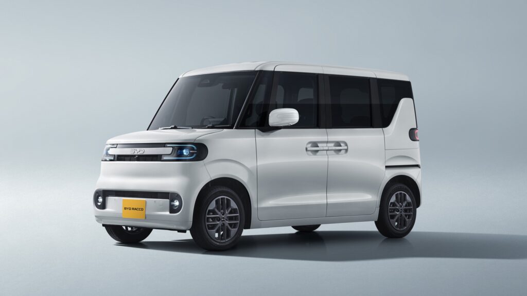 BYD初の軽EV「BYD RACCO」。両側電動スライドドアを備えたスーパートールワゴンのボディ
