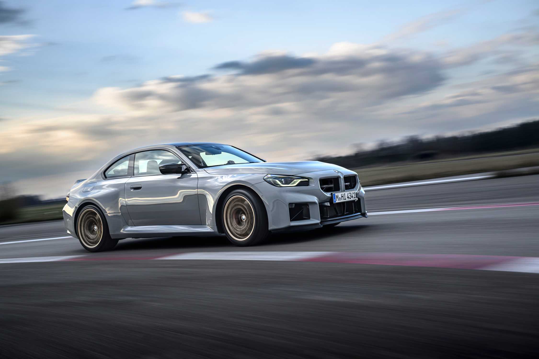 ベースとなるBMW M2 CS。2025年10月に日本国内87台限定で発表されたMハイパフォーマンス・モデル
