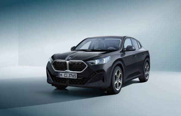 BMW X2 sDrive20i original。2026年8月26日発売時の公式報道用画像