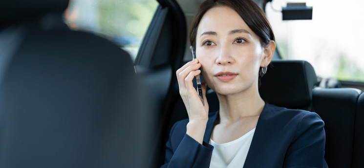ビジネスシーンで求められる車内の座席マナーとは?